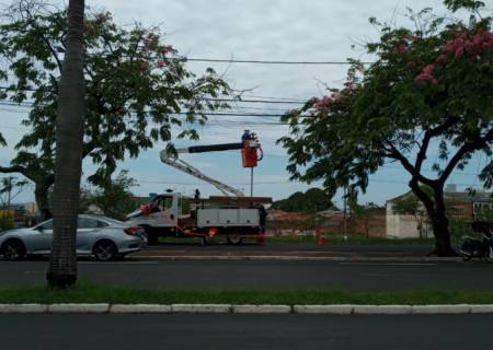 Prefeitura finaliza troca de iluminao da pista de cooper da avenida das Esmeraldas