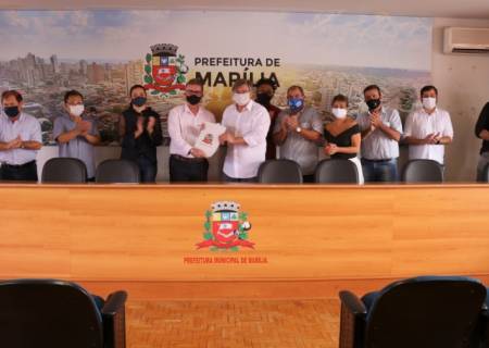 Prefeito apresenta projetos para mudar ndice de reajuste do IPTU e de anistia aos vereadores